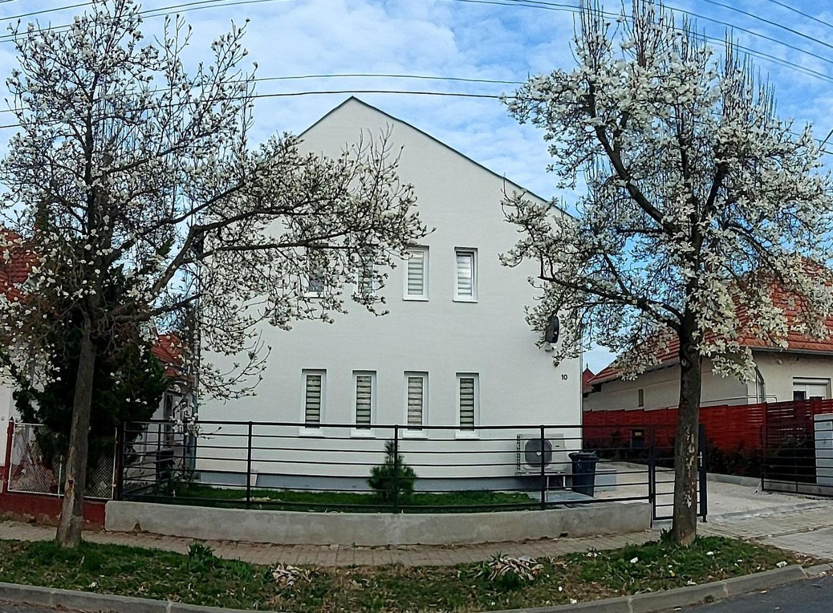 Heviz Lux Apartmanhaz Bagian luar foto