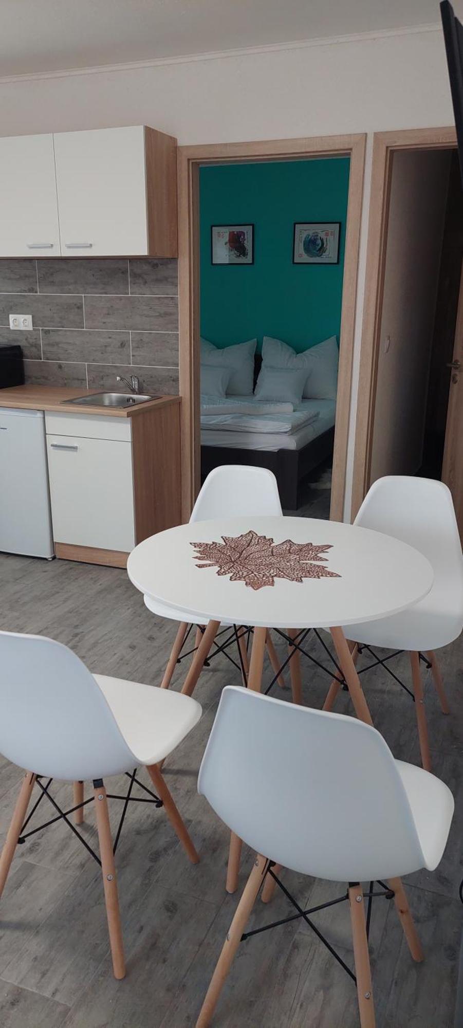 Heviz Lux Apartmanhaz Bagian luar foto