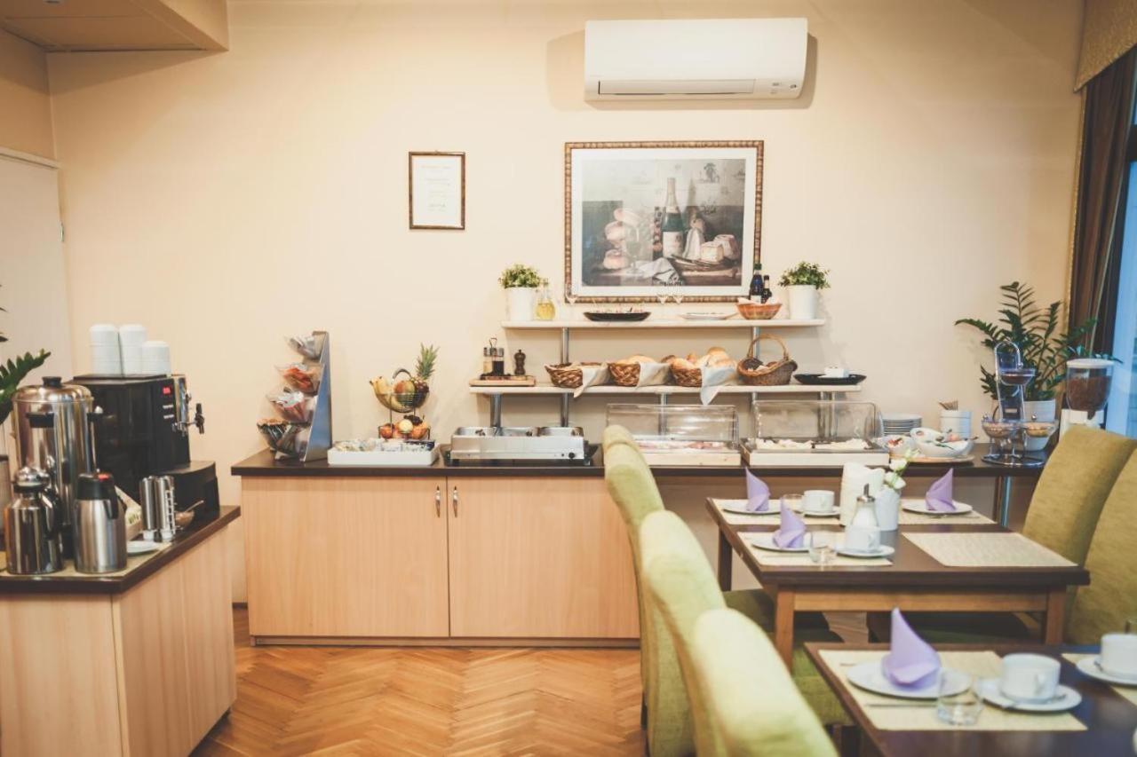 Heviz Lux Apartmanhaz Bagian luar foto